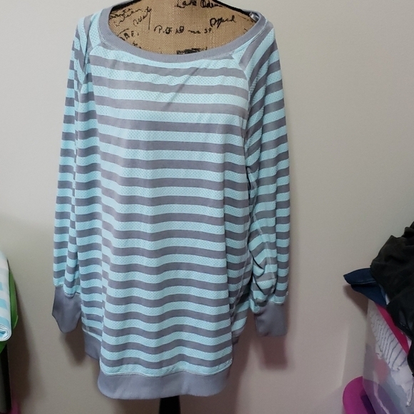 Xersion Tops - 3x light blue and grey striped long sleeved top